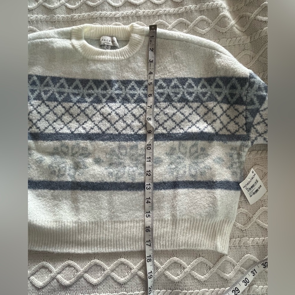 New! Pacsun Women's White and Blue Patterned Winter Sweater Cropped Medium - Picture 11 of 15